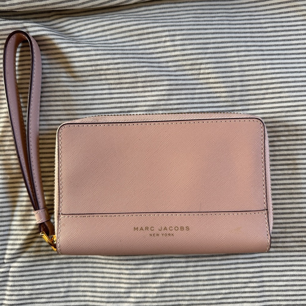 Marc Jacobs Saffiano Zip Leather Wristlet/Wallet - Pink